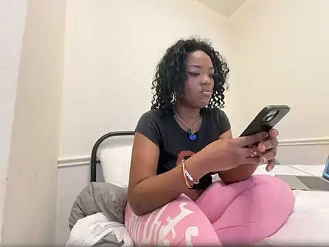 Snapshot of magicalc00ch chatting on 05-15-26, 09:22 magicalc00ch online show from 05-15-26, 09:22