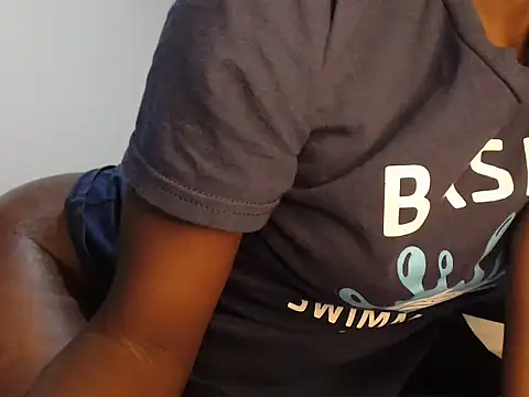 Snapshot of wetpussy_ebony chatting on 12-18-24, 03:00 wetpussy ebony online show from 12-18-24, 03:00