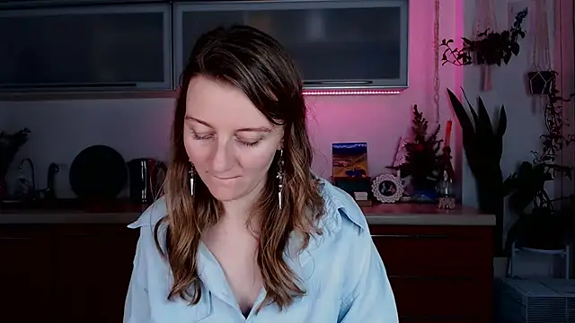 Snapshot of Elly_Helly chatting on 01-11-25, 09:04 Elly Helly online show from 01-11-25, 09:04