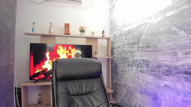 IsabelleFoxx  online show from 12-24-24, 05:05