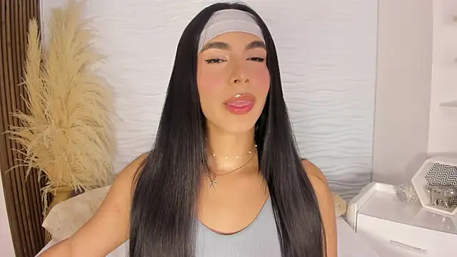 IsabelleFoxx  online show from 12-17-25, 10:05