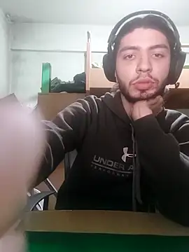 Snapshot of kleineid77 chatting on 03-08-25, 04:39 kleineid77 online show from 03-08-25, 04:39