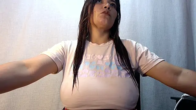 Snapshot of tara_rios chatting on 05-08-26, 01:44 tara rios online show from 05-08-26, 01:44