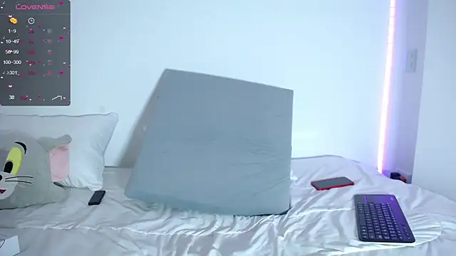 Snapshot of megan_bluee23 chatting on 12-04-24, 01:42 megan bluee23 online show from 12-04-24, 01:42