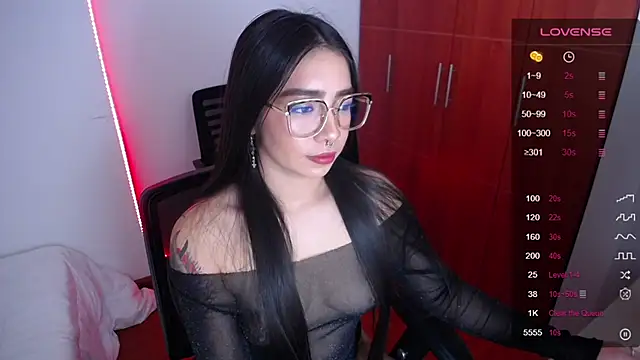 Snapshot of megan_bluee23 chatting on 03-18-25, 02:04 megan bluee23 online show from 03-18-25, 02:04