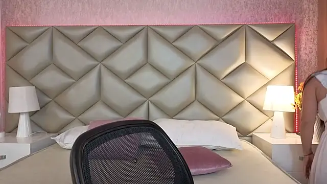 Brenda Garcia online show from 09-11-25, 07:58