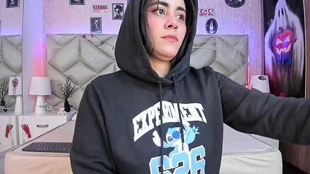 Brenda Garcia online show from 10-22-25, 08:08