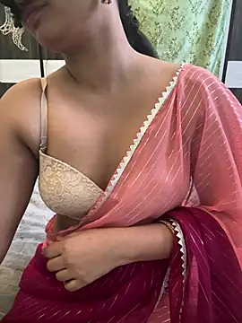 Snapshot of Magical-Couple-telugu chatting on 12-29-24, 07:00 Magical-Couple-telugu online show from 12-29-24, 07:00