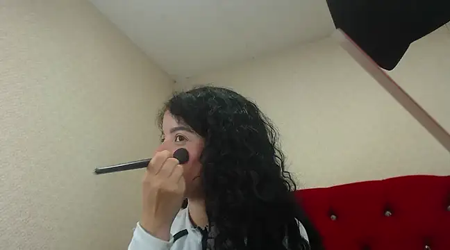 EmmaCowperr online show from 02-05-25, 12:27