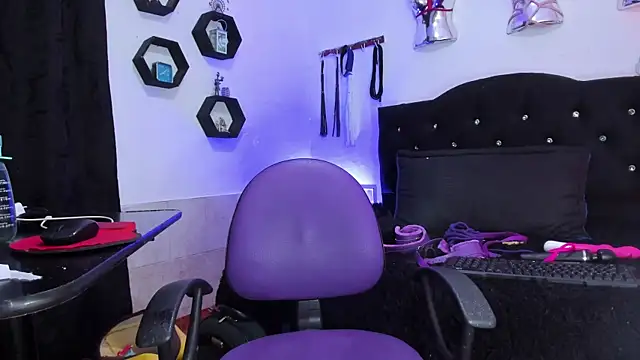 LucyStrike  online show from 11-19-25, 11:16