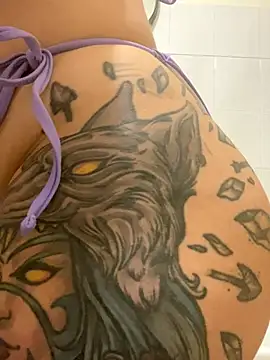 Luccreccia  online show from 11-06-25, 09:43