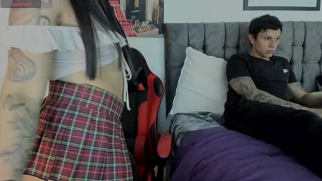 Snapshot of davebrow chatting on 10-08-25, 01:36 davebrow online show from 10-08-25, 01:36