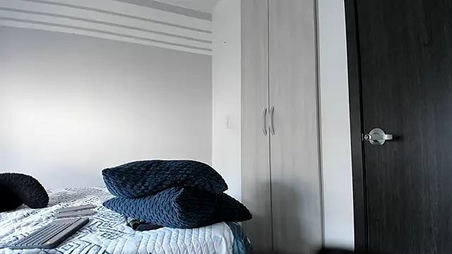 Snapshot of karlina_charlotte1 chatting on 02-28-25, 01:14 karlina charlotte1 online show from 02-28-25, 01:14
