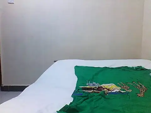 Snapshot of princess-cutie12 chatting on 10-24-25, 01:40 princess-cutie12 online show from 10-24-25, 01:40