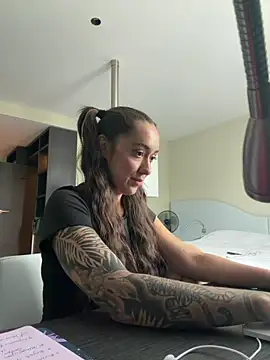 Snapshot of emiliasommer chatting on 06-17-26, 12:29 emiliasommer online show from 06-17-26, 12:29