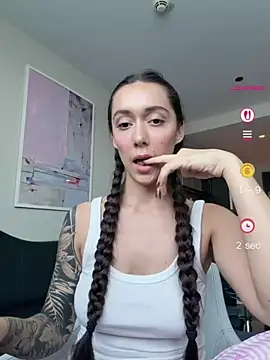 Snapshot of emiliasommer chatting on 06-19-26, 03:49 emiliasommer online show from 06-19-26, 03:49