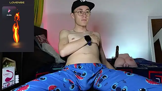 Snapshot of Elian_Cooper chatting on 12-10-24, 01:00 Elian Cooper online show from 12-10-24, 01:00