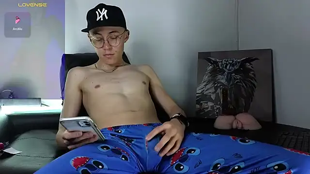 Snapshot of Elian_Cooper chatting on 01-21-25, 01:22 Elian Cooper online show from 01-21-25, 01:22