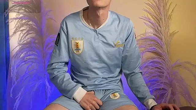 Snapshot of Elian_Cooper chatting on 01-24-25, 01:14 Elian Cooper online show from 01-24-25, 01:14