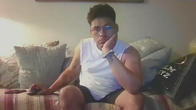 Snapshot of ThixxkkLatin chatting on 10-13-25, 05:18 ThixxkkLatin online show from 10-13-25, 05:18