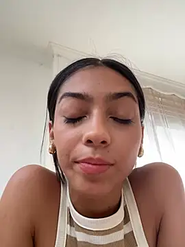 Snapshot of Ema_azel chatting on 03-21-25, 08:29 Ema azel online show from 03-21-25, 08:29