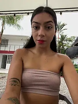 Snapshot of Ema_azel chatting on 09-18-25, 01:35 Ema azel online show from 09-18-25, 01:35