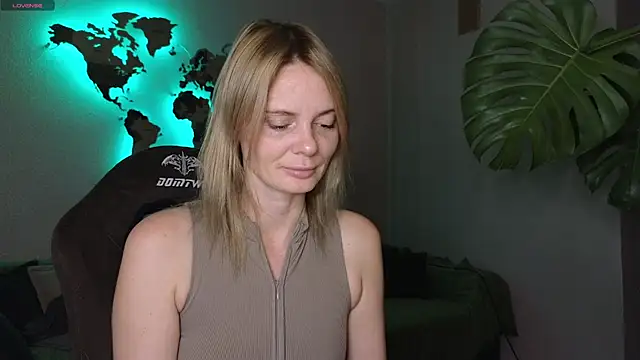 Snapshot of Sam_Klaus chatting on 10-13-25, 09:48 Sam Klaus online show from 10-13-25, 09:48