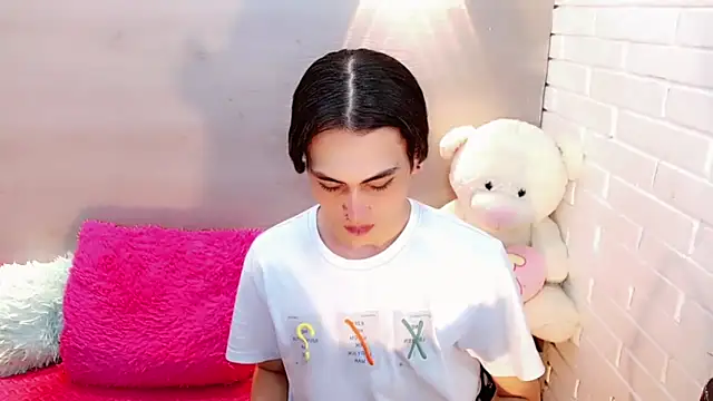 Daniela Pink  online show from 10-11-25, 07:34