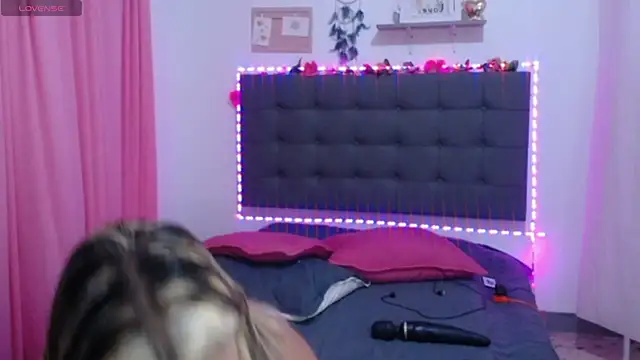 Snapshot of LenaDIaz chatting on 10-30-25, 10:21 LenaDIaz online show from 10-30-25, 10:21