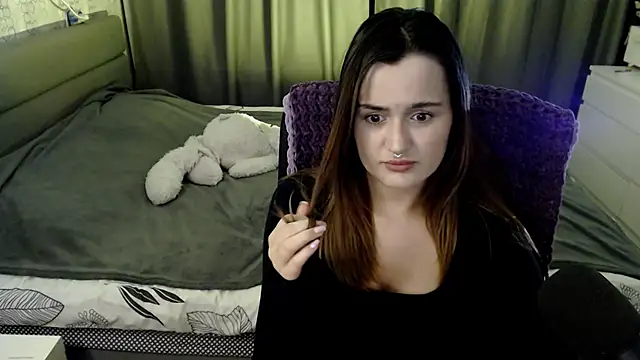 Snapshot of KiraYammy chatting on 12-20-24, 01:25 KiraYammy online show from 12-20-24, 01:25