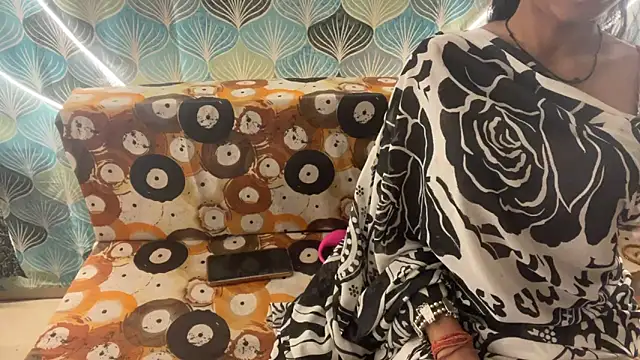 shuhana  online show from 11-28-25, 04:59