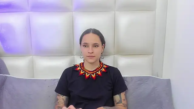 AnnyThompson  online show from 01-19-25, 04:33