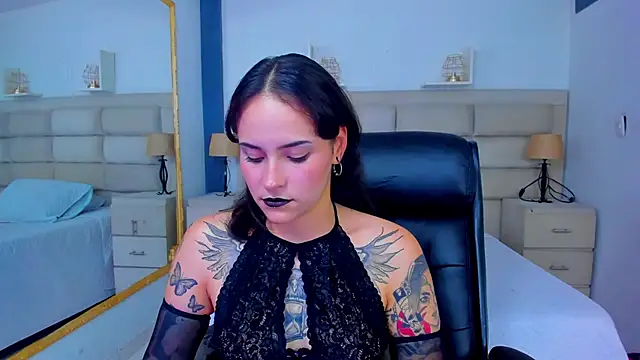 AnnyThompson  online show from 10-22-25, 09:25