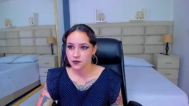 AnnyThompson  online show from 10-29-25, 09:27