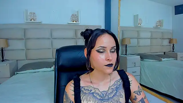 AnnyThompson  online show from 11-09-25, 09:02