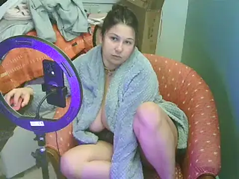 Snapshot of minette-sexy chatting on 12-17-24, 10:22 minette-sexy online show from 12-17-24, 10:22