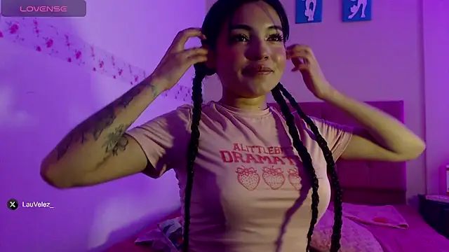 lauvelez   online show from 03-28-26, 01:22