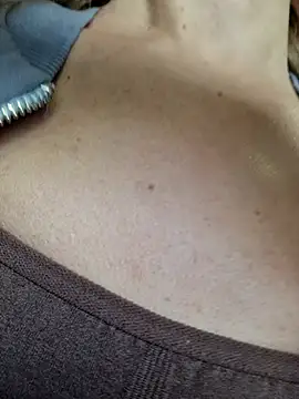 Snapshot of Miss____Mia_ chatting on 02-13-25, 12:00 Miss Mia online show from 02-13-25, 12:00