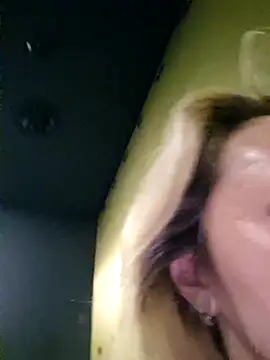 Snapshot of Miss____Mia_ chatting on 02-14-25, 04:52 Miss Mia online show from 02-14-25, 04:52