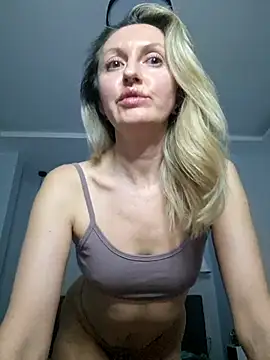 Snapshot of Miss____Mia_ chatting on 03-05-25, 05:50 Miss Mia online show from 03-05-25, 05:50