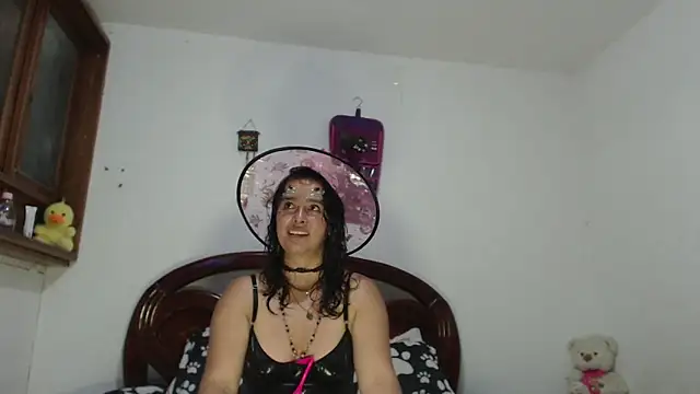 MagicStephany  online show from 10-03-25, 02:58