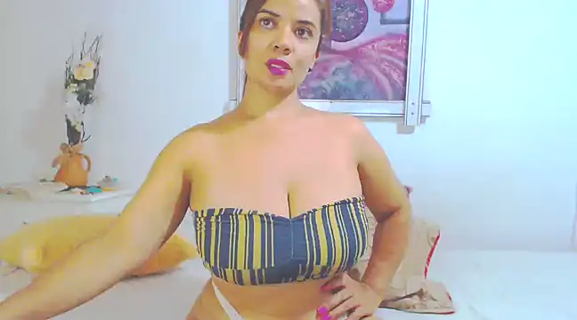 Snapshot of SoniaGresson chatting on 01-30-25, 01:22 SoniaGresson online show from 01-30-25, 01:22