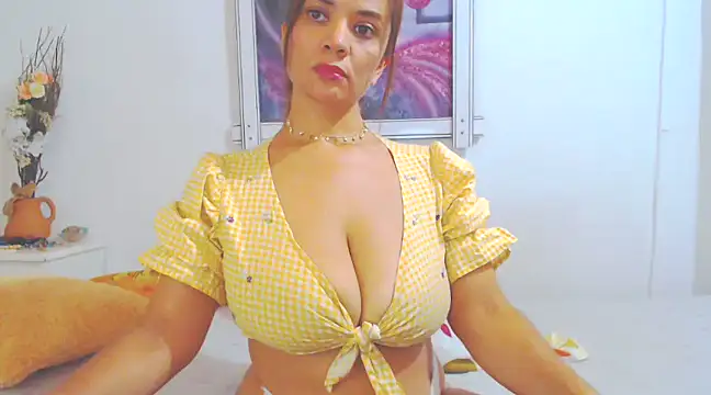 Snapshot of SoniaGresson chatting on 03-08-25, 07:42 SoniaGresson online show from 03-08-25, 07:42