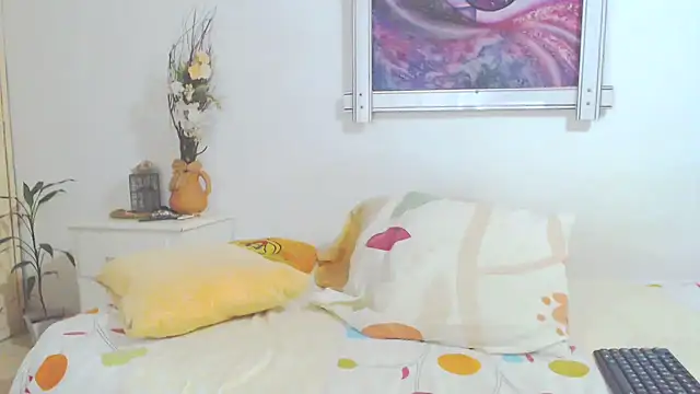 Snapshot of SoniaGresson chatting on 09-17-25, 11:39 SoniaGresson online show from 09-17-25, 11:39