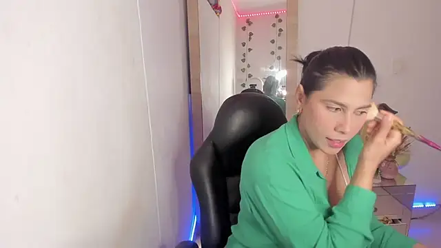 Snapshot of hellensexy chatting on 01-05-25, 03:55 hellensexy online show from 01-05-25, 03:55