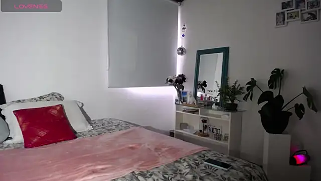 Snapshot of _Lalaa chatting on 10-28-25, 09:50 Lalaa online show from 10-28-25, 09:50