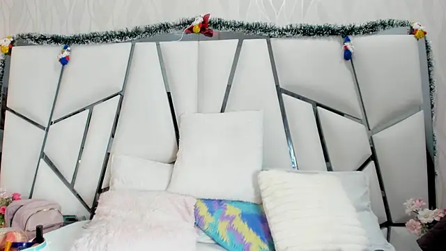  aurora18  online show from 11-23-25, 03:06