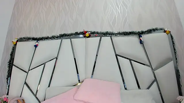  aurora18  online show from 12-16-25, 03:11