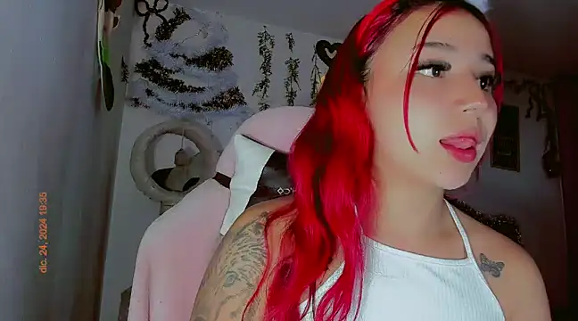 Snapshot of madisonx17 chatting on 12-25-24, 12:37 madisonx17 online show from 12-25-24, 12:37