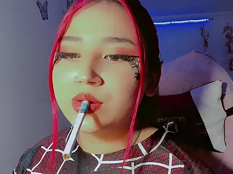 Snapshot of madisonx17 chatting on 10-31-25, 10:55 madisonx17 online show from 10-31-25, 10:55